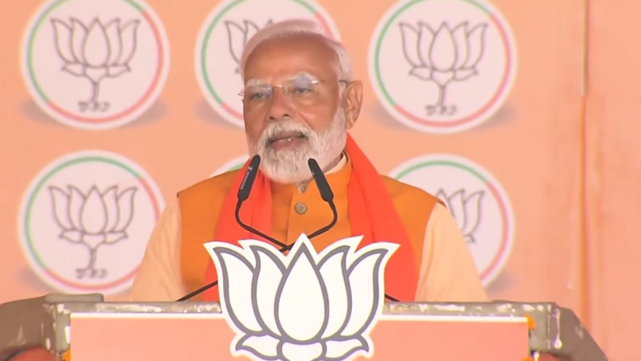 'मतदान से पहले 'झाड़ू' के तिनके बिखर रहे', आरकेपुरम में आप पर बरसे मोदी