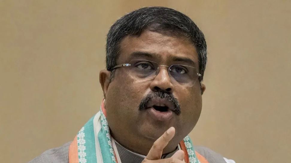 'डीएमके के पाखंड को उजागर करती हैं...' संस्कृत विवाद पर बोले प्रधान