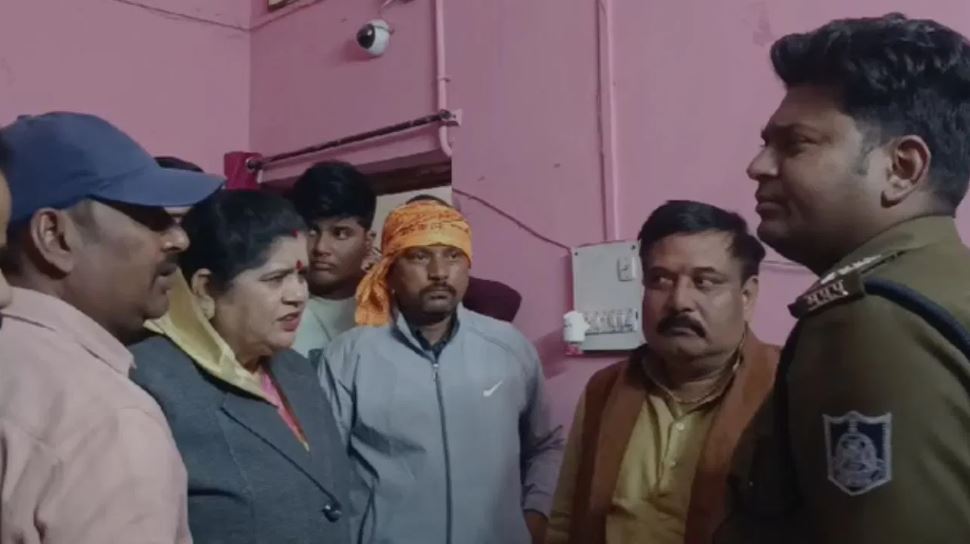 एफआईआर नहीं करोगे तो यहां रह नहीं पाओगे…इमरती देवी ने थाना प्रभारी को धमकाया