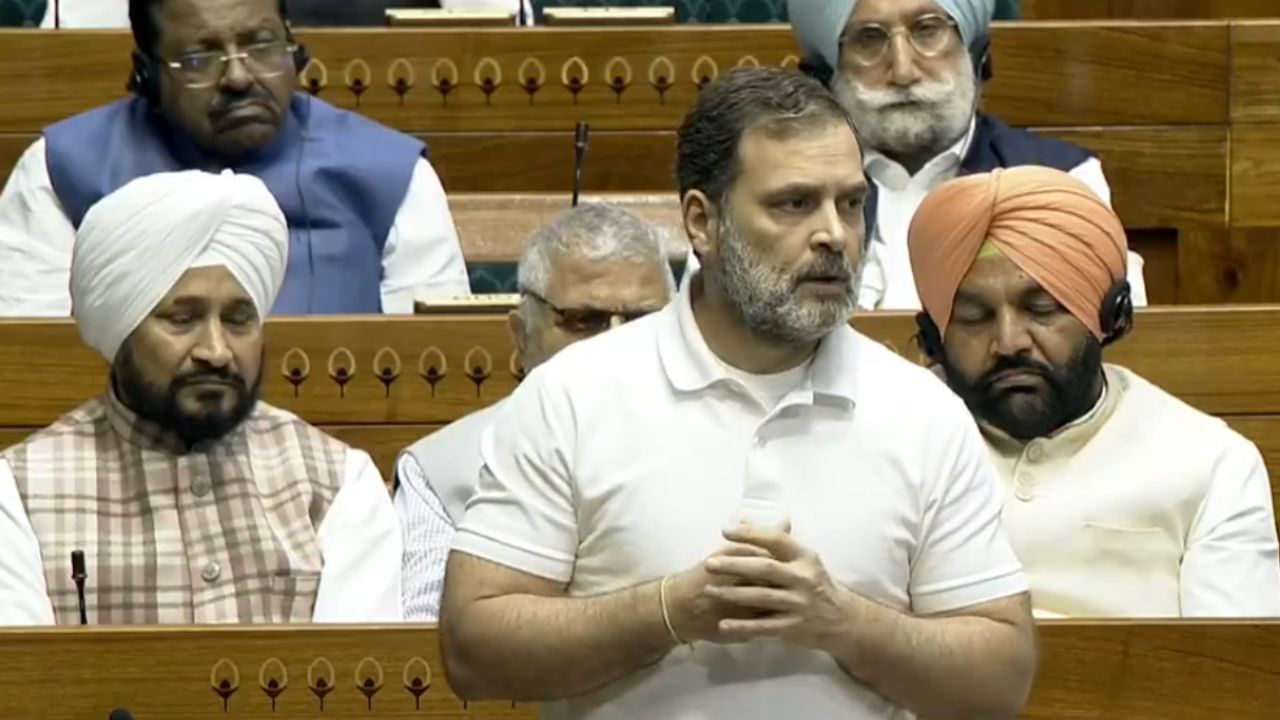 सरकार फेल हो गई इसीलिए सीमा में घुसा चीन, राहुल ने पीएम मोदी को भी घेरा