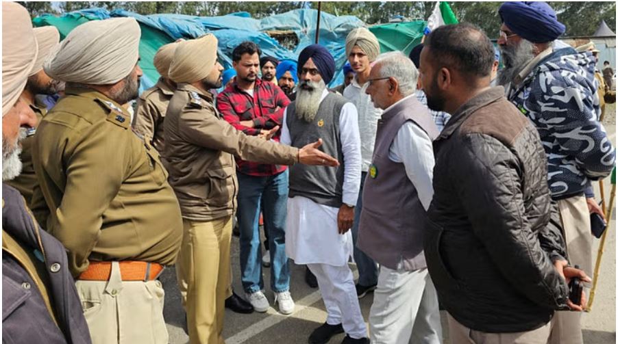 शंभू में किसान महापंचायत: पुलिस ने गाड़ियां ले जाने से रोका