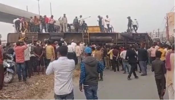 प्रयागराज महाकुंभ से सिलीगुड़ी जा रही बस पटना में पलटी, कई लोग घायल