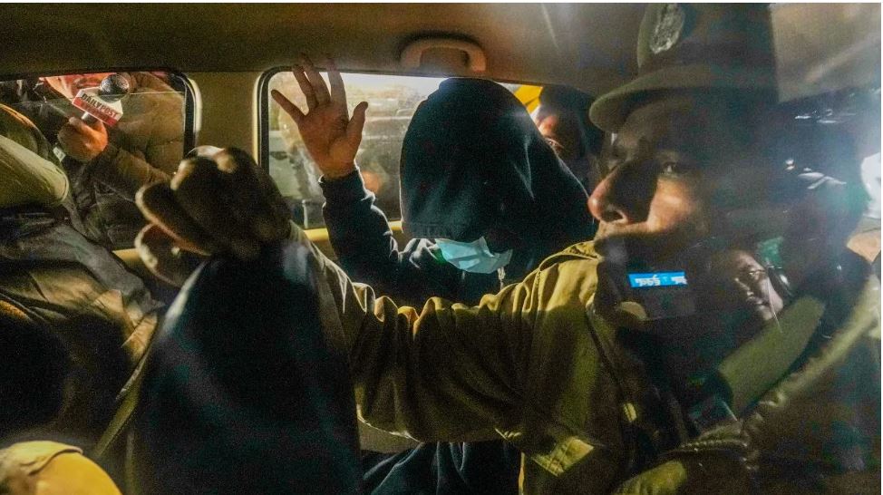 अमेरिका पर सिखों को बिना पगड़ी भारत भेजने का आरोप, पंजाब में गरमाया मामला