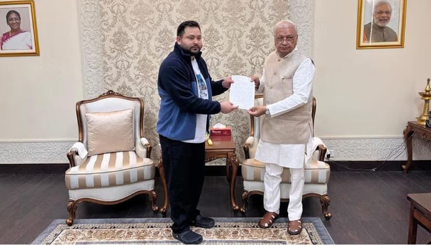 नीतीश कुमार के खिलाफ शिकायतों की सूची लेकर गवर्नर से मिलने पहुंचे तेजस्वी