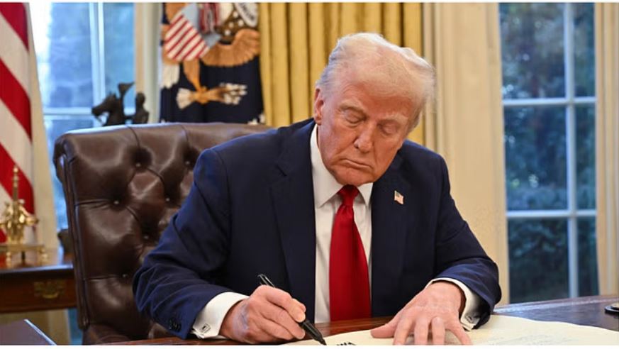 ट्रंप ने अंतरराष्ट्रीय अपराध न्यायालय पर लगाया प्रतिबंध, इस्राइल के खिलाफ कार्रवाई से नाराज