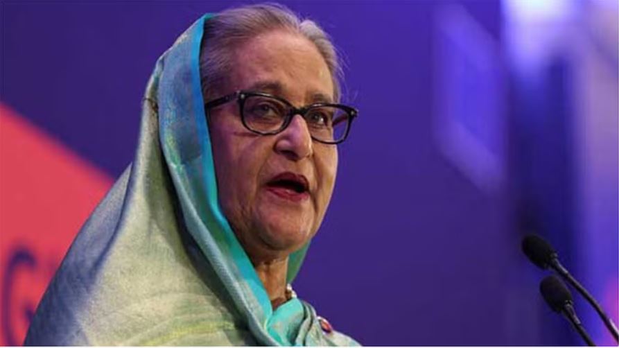 बांग्लादेश में भीड़तंत्र का कहर बरकरार, शेख हसीना के पैतृक घर को किया जमींदोज