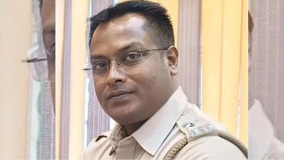 पहले गर्लफ्रेंड को शॉपिंग कराई, फिर उसी से हो गया विवाद; पुलिस अधिकारी को लगी गोली