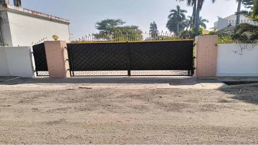 बाजपुर में आयकर विभाग का छापा, सात गाड़ियों में पहुंची टीम, कांग्रेस नेता पर गिरी गाज