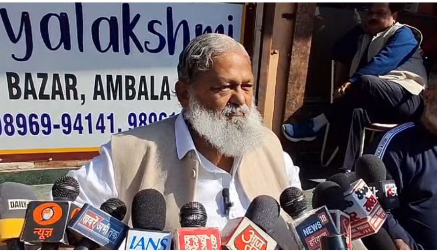 विज का एक्शन: रोहतक का लाइनमैन निलंबित, जेई के खिलाफ चार्जशीट