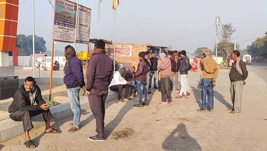 महाकुंभ में स्नान के लिए जा रहीं तीन श्रद्धालुओं को अज्ञात वाहन ने रौंदा