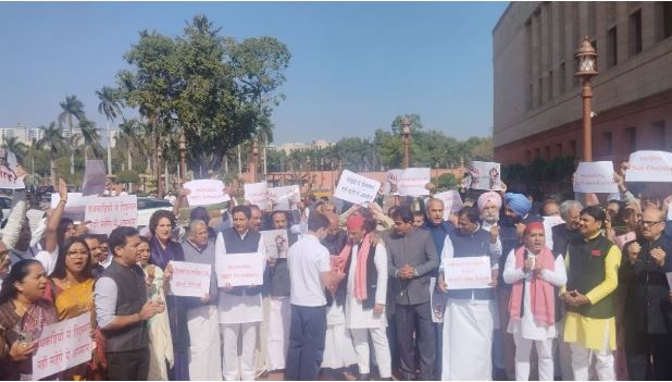 अमेरिका से लौटे अवैध भारतीय प्रवासियों के मुद्दे पर संसद में विपक्ष का हंगामा