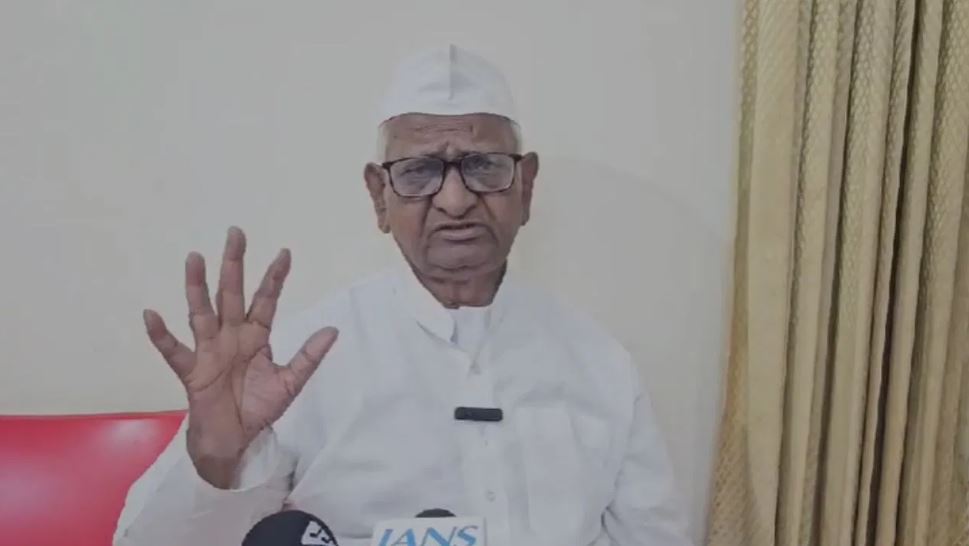 ‘जिस शराब…’, दिल्ली में मतदान के बीच केजरीवाल पर आया अन्ना हजारे का बयान