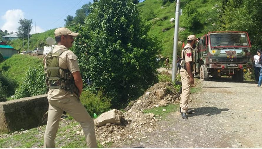 सीमा पर गश्त कर रही भारतीय सेना की टुकड़ी पर पाकिस्तान ने की फायरिंग
