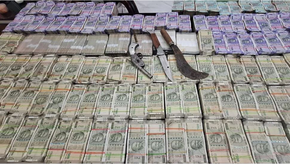 8 डकैतों को पकड़ा, 3.51 करोड़ रुपये कैश बरामद; मिली बड़ी कामयाबी