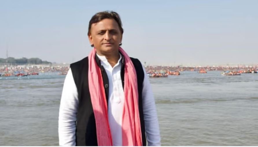 अखिलेश यादव ने श्रद्धालुओं के वाहन टोल फ्री करने की रखी मांग