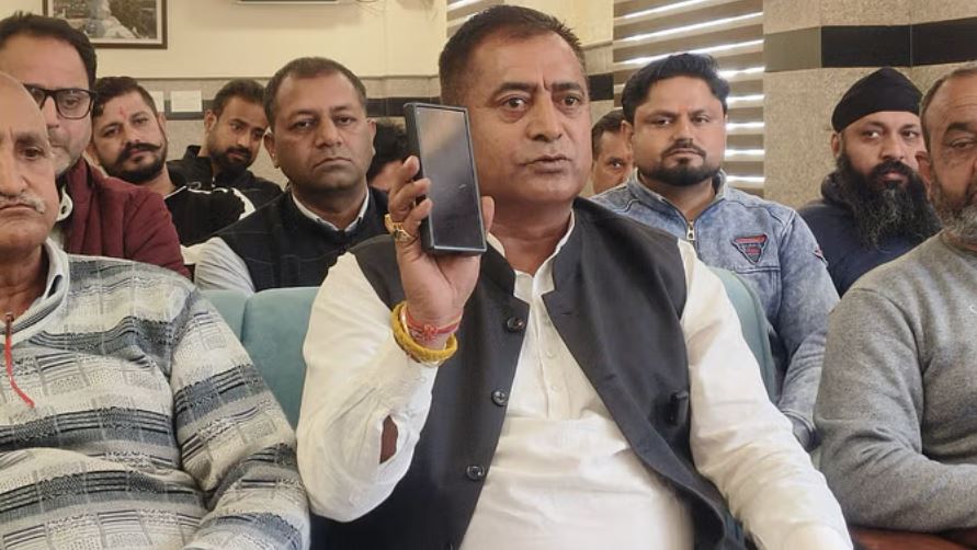 डीजीपी केंद्रीय जांच एजेंसी के इशारे पर गिराना चाह रहे सरकार: सतपाल सिंह