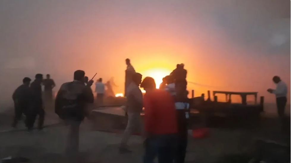 महाकुंभ में फिर लगी आग, कई टेंट खाक; फायर ब्रिगेड की गाड़ियां पहुंचीं