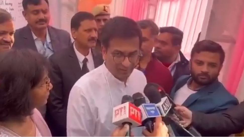 सुप्रीम कोर्ट ने ईवीएम को कई बार बताया वैध, चंद्रचूड़ बोले- हमें इसे स्वीकार करना चाहिए