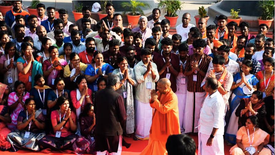 काशी तमिल संगमम : सीएम योगी पहुंचे काशी, किया भव्य उद्घाटन