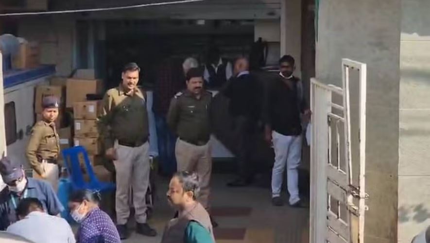 ग्वालियर: दो अस्पतालों पर आईटी की छापेमारी, छह से अधिक अधिकारी दस्तावेजों की जांच में जुटे