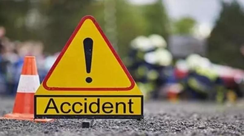आंध्र प्रदेश के एलुरु के पास बस हादसा, 3 की मौत, 20 घायल
