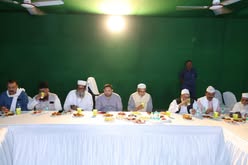 टीका मिटाया और इफ्तार पार्टी में हुए शामिल... तेजस्वी पर भाजपा का हमला