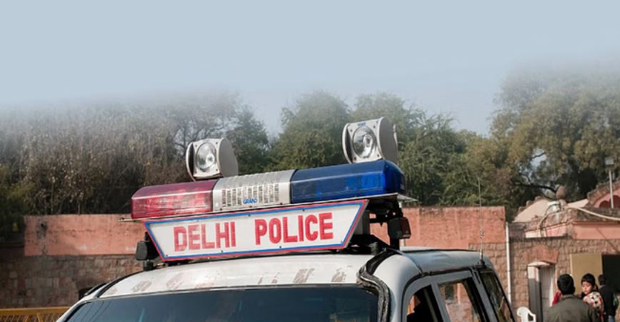 कई थानों की पुलिस तैनात: दिल्ली में बच्चों के झगड़े में पथराव-चाकूबाजी के बाद तनाव