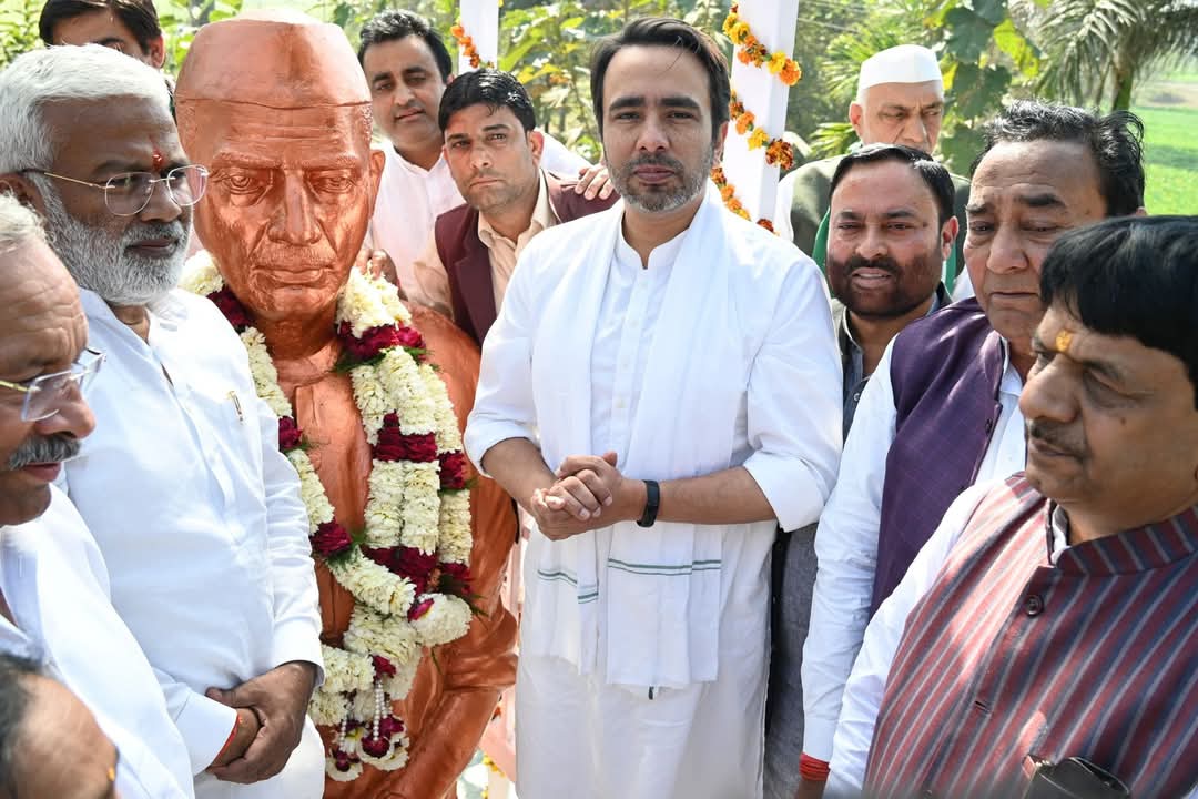 21 साल बाद चौधरी चरण सिंह की प्रतिमा का अनावरण
