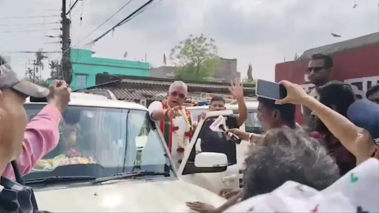 चिल्लाओ मत, गला घोंट दूंगा… खड़गपुर में महिलाओं पर भड़के दिलीप घोष