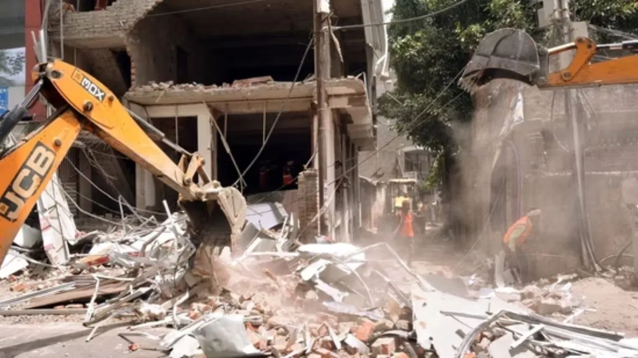 मेरे खिलौने-कपड़े दब गए..अजमेर में डॉक्टर के घर बुलडोजर एक्शन पर बवाल