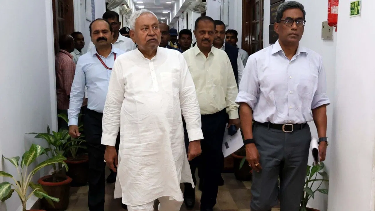 नीतीश ने हवाई अड्डे का निरीक्षण, बचे कार्य पूरा करने का निर्देश