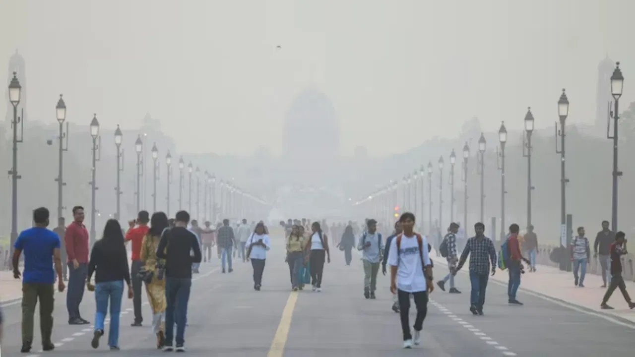 दिल्ली में प्रदूषण कम करने को लेकर एक्शन, सीएम रेखा गुप्ता ने दिए ये निर्देश