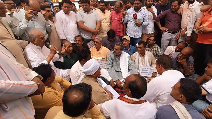 भाजपा सरकार में लिखे जा रहे फर्जी केस, नेता की गिरफ्तारी पर भड़के बालियान