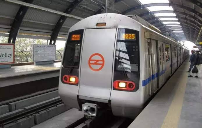 दिल्ली मेट्रो में अब होगी माल ढुलाई, आरक्षित होगा एक कोच