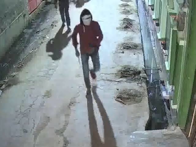 नकाबपोश बदमाशों ने की अंधाधुंध फायरिंग, फैली दहशत