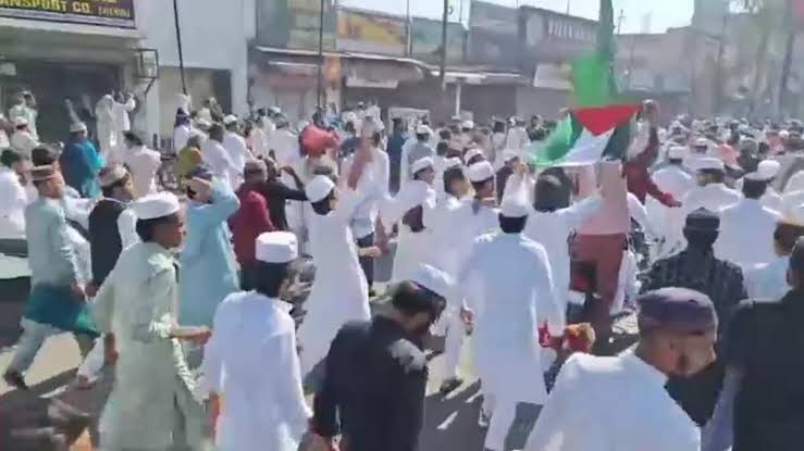 सहारनपुर में ईद पर नमाजियों ने फिलिस्तीन का झंडा लहराया, नारे भी लगाए