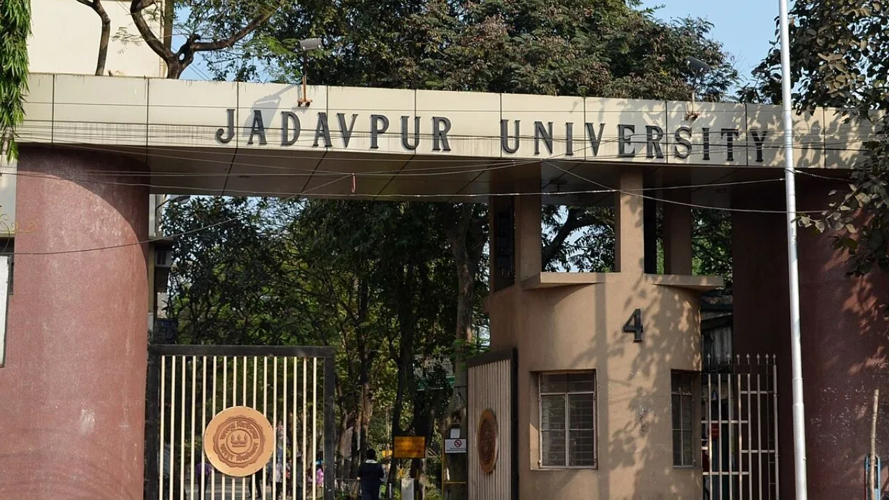 कश्मीर मांगे आजादी... जादवपुर विवि की दीवारों पर लिखे विवादित नारे