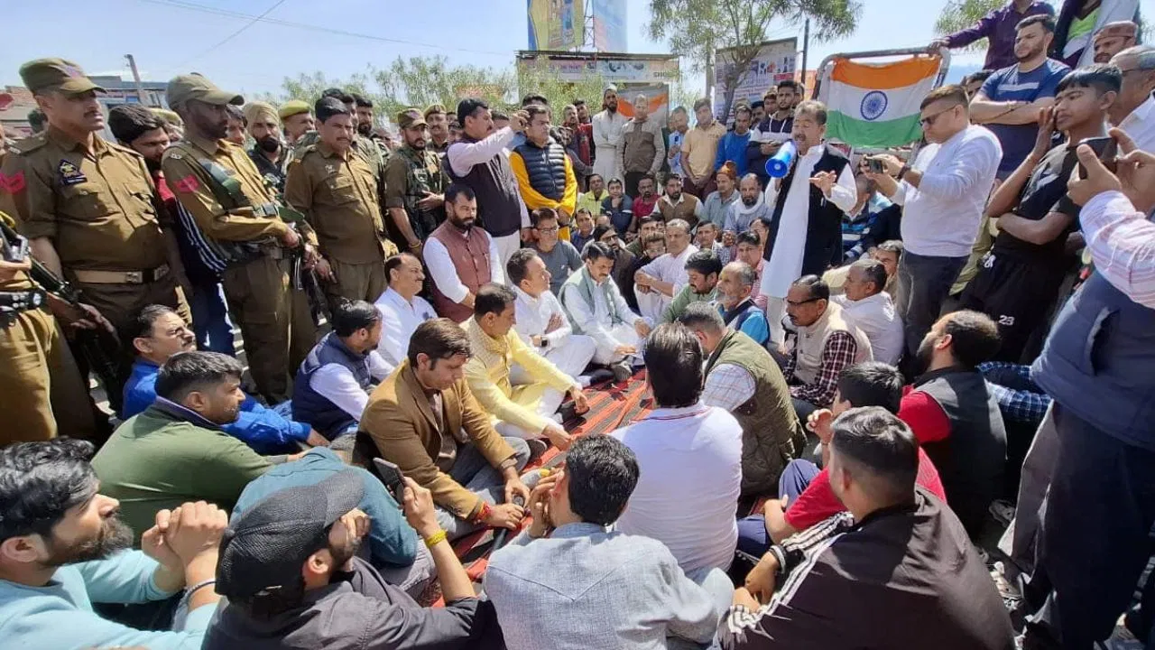 कठुआ मर्डर केस: हत्या के विरोध में बंद-प्रदर्शन, एलजी ने दिया जांच का आदेश