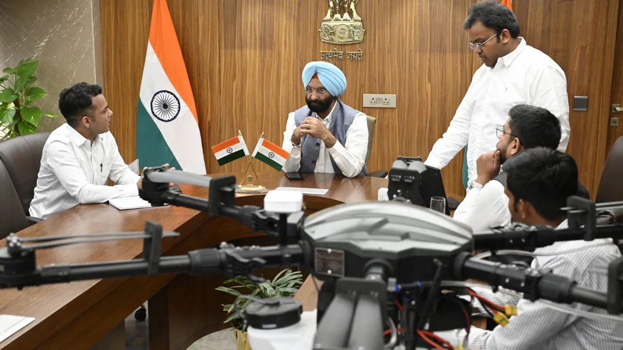 ड्रोन मिस्ट स्प्रिंकलर, एयर प्यूरिफायर… पॉल्यूशन पर दिल्ली सरकार का प्लान