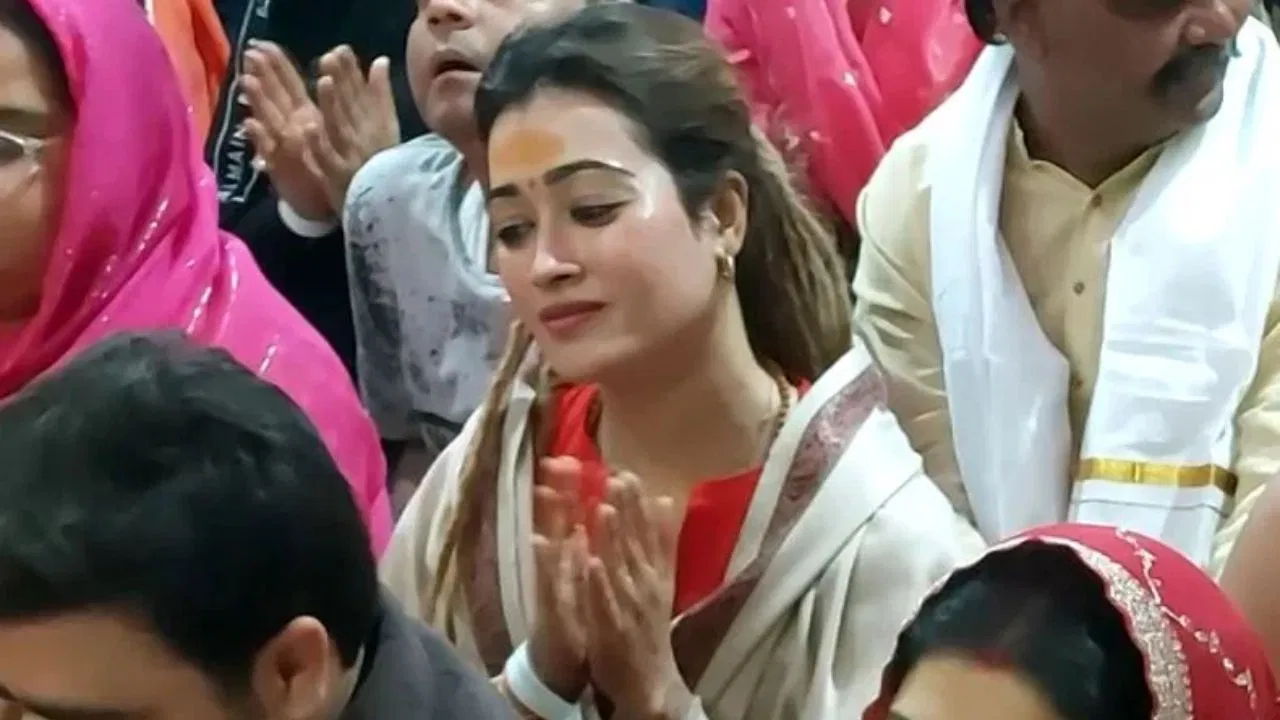 महाकुंभ की 'सुंदरी' पहुंचीं महाकाल, हर्षा रिछारिया ने कही ये बड़ी बात