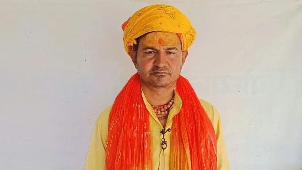 औरंगजेब की कब्र को जो तोड़ेगा, उसे दूंगा 21 लाख; दिनेश शर्मा का ऐलान