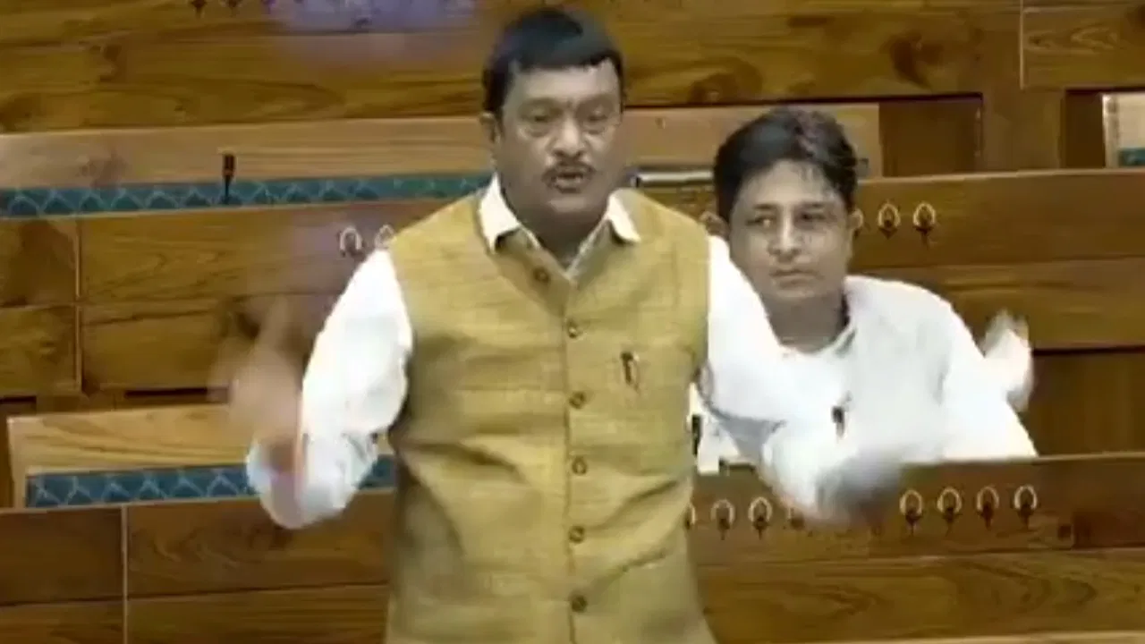 पीएम मोदी को बताया छत्रपति शिवाजी का पुनर्जन्म, तो भड़की कांग्रेस