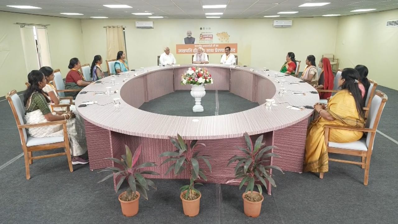 बोर्डरूम स्टाइल में लखपति दीदियों से मिले पीएम, बोले- मेरा सपना आप पूरा करेंगी