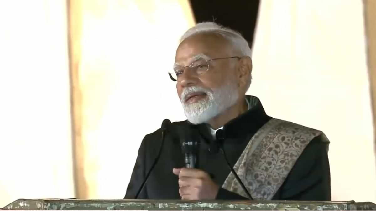 पीएम गुजरात पहुंचे, रविवार को सोमनाथ ट्रस्ट की बैठक में होंगे शामिल