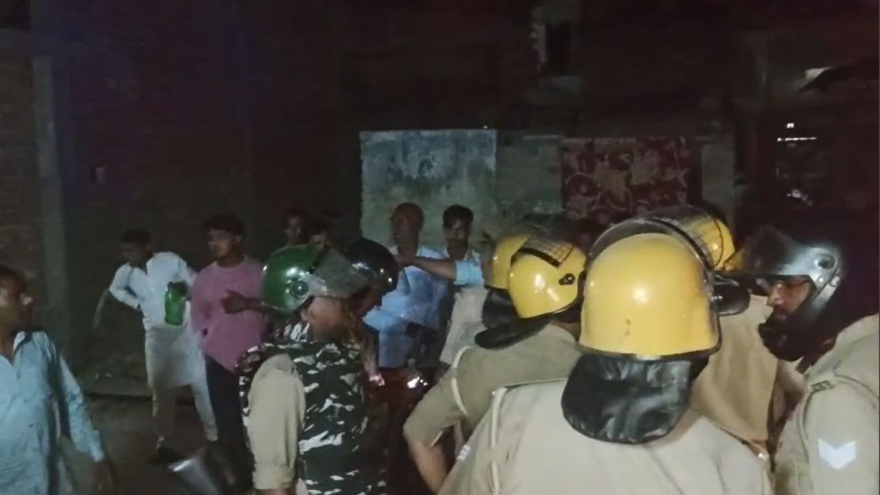 बरेली में युवती ले जाने की रंजिश में दो समुदाय के लोग भिड़े, फायरिंग में 3 घायल