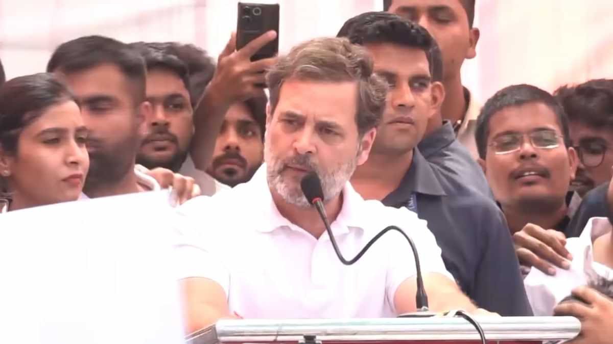 आरएसएस के लोग देश के शिक्षा प्रणाली को खत्म कर रहे - राहुल गांधी