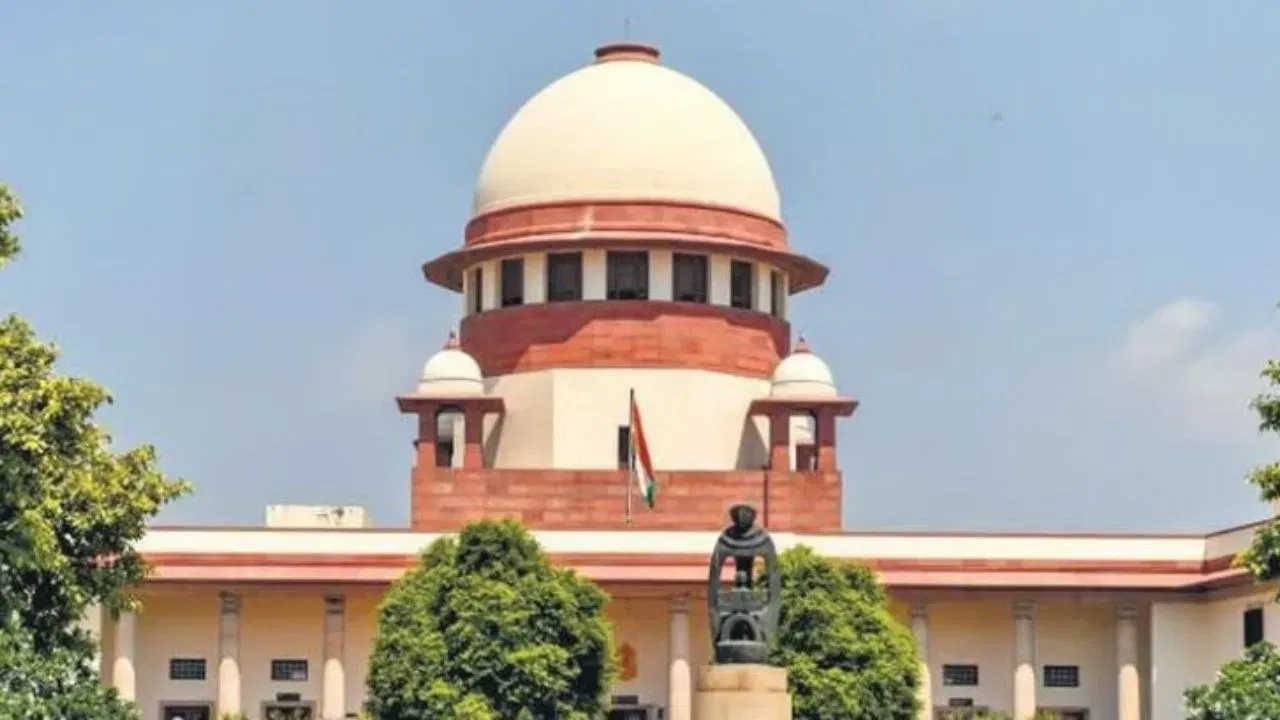 स्मारक पर 6 दशक से आरडब्ल्यूए का 'कब्जा', एससी ने लगाया 40 लाख का जुर्माना