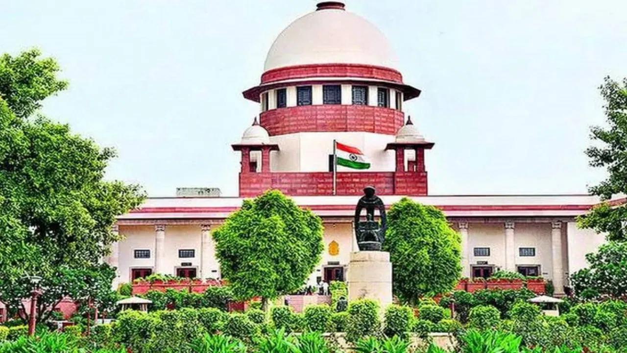 दिल्ली के 3 मंदिरों पर चलेगा बुलडोजर? सुप्रीम कोर्ट से नहीं मिली राहत