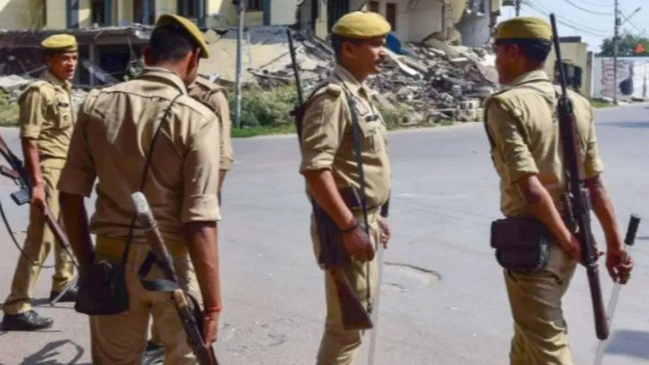 संभल: मस्जिद के गेट पर लिखा ‘जय श्रीराम’, देखते ही मचा बवाल