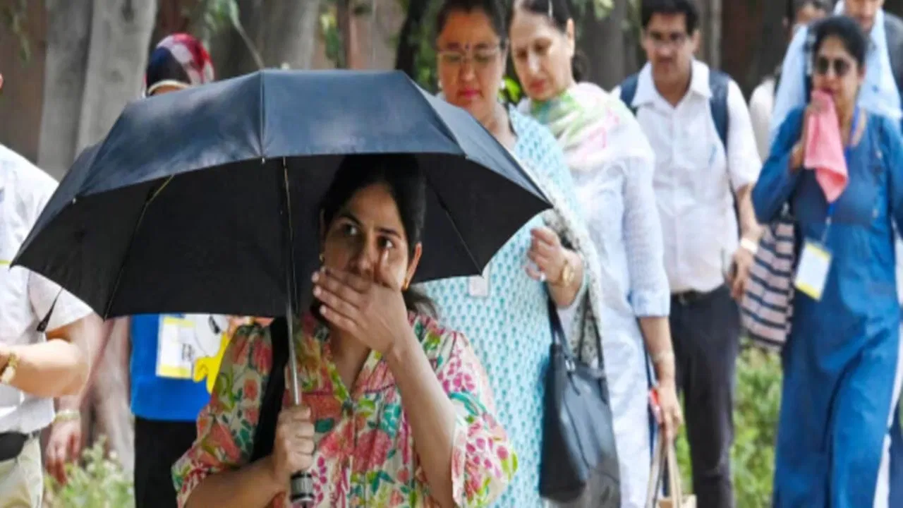 दिल्ली में चलेंगी ठंडी हवाएं, बिहार में आने वाली है आंधी-बारिश, पहाड़ों पर बर्फबारी